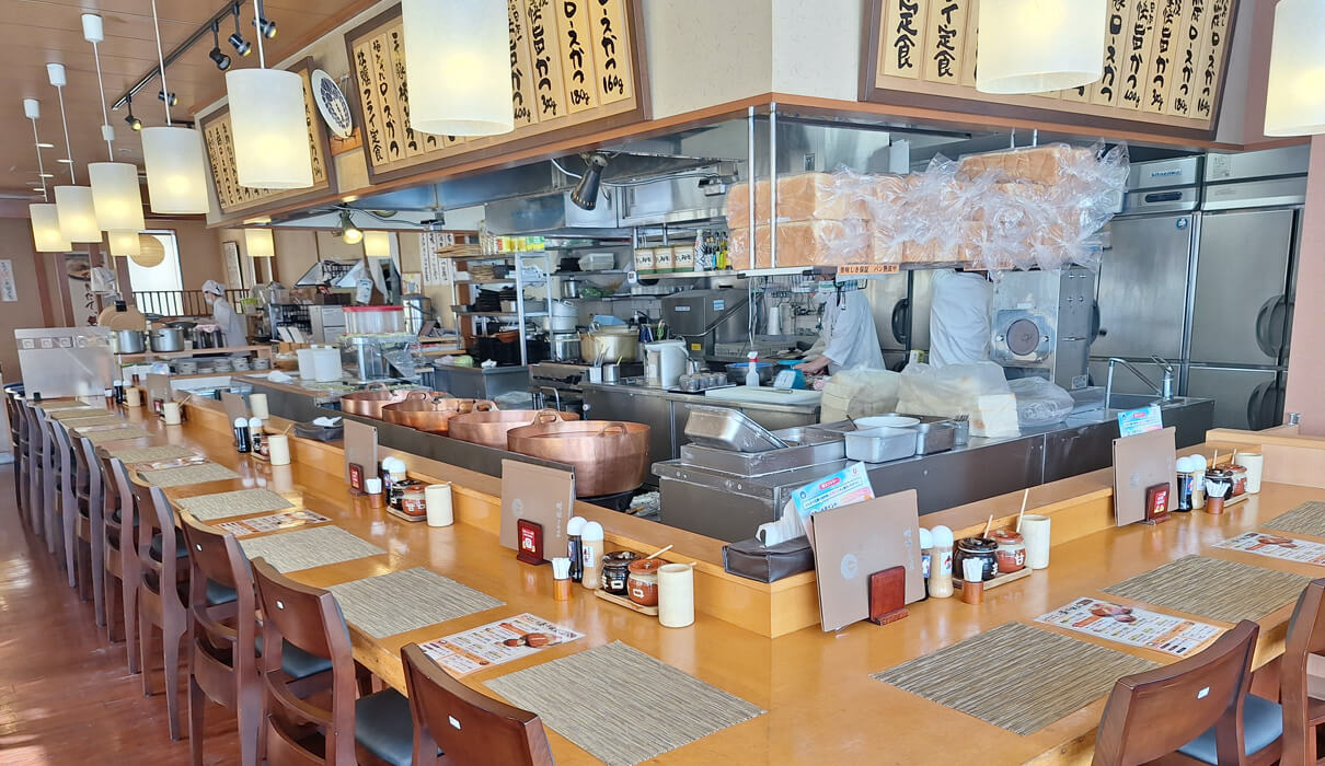 とんかつ玉藤 伏古店のカウンター席